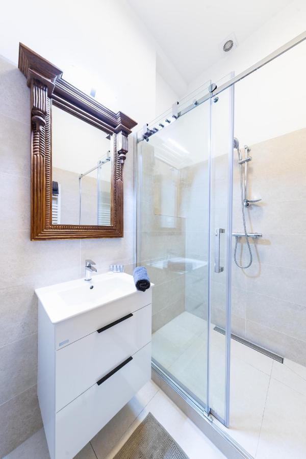 Boheme Apartments Charle'S Square ปราก ภายนอก รูปภาพ